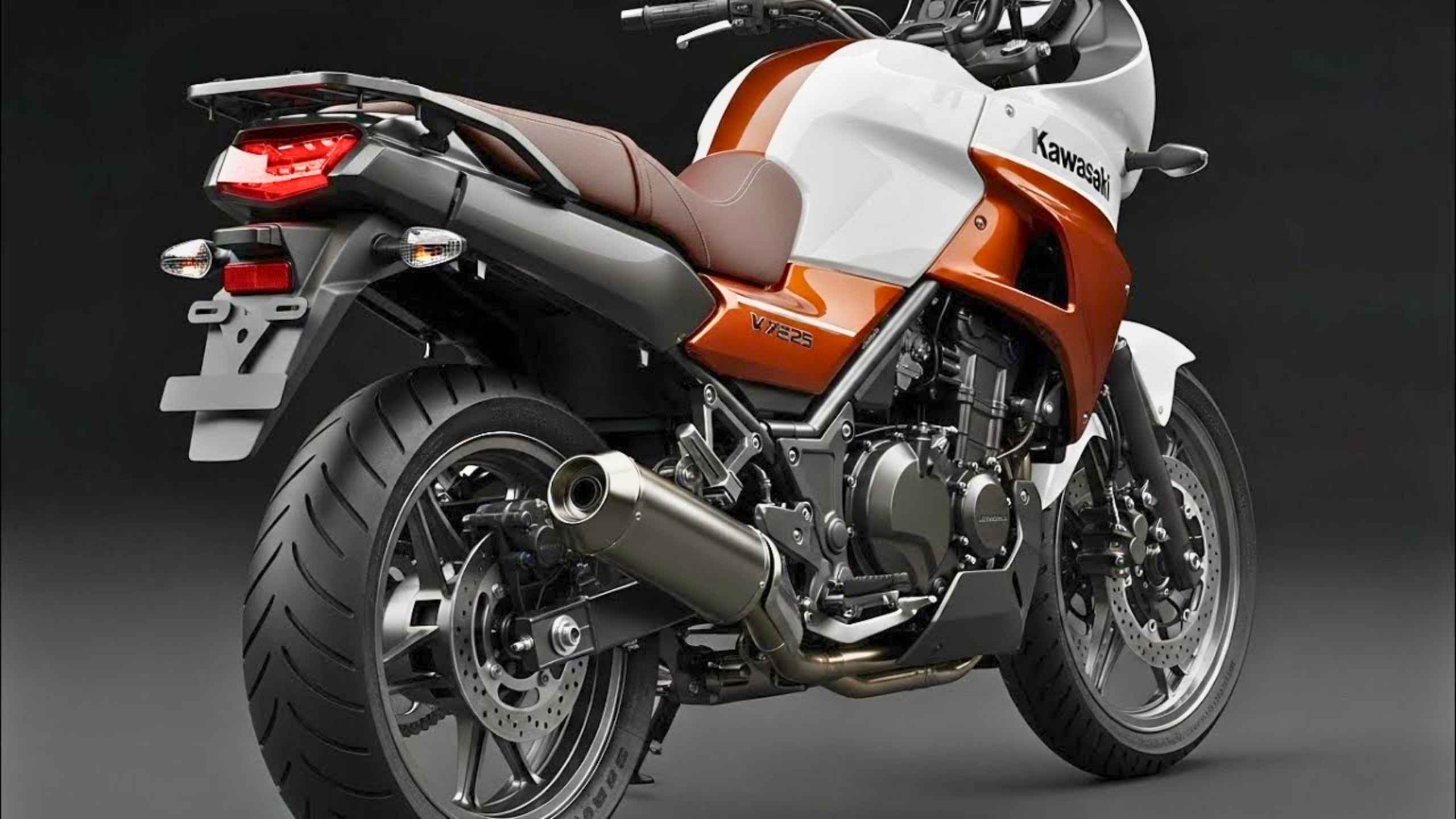 Kawasaki KLE 500 2026 : Motocicleta versátil para ciudad y aventura con motor paralelo bicilíndrico